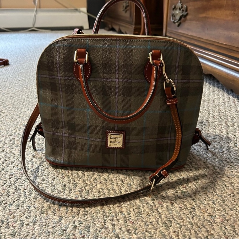Never Used! Dooney & Bourke Zip Around